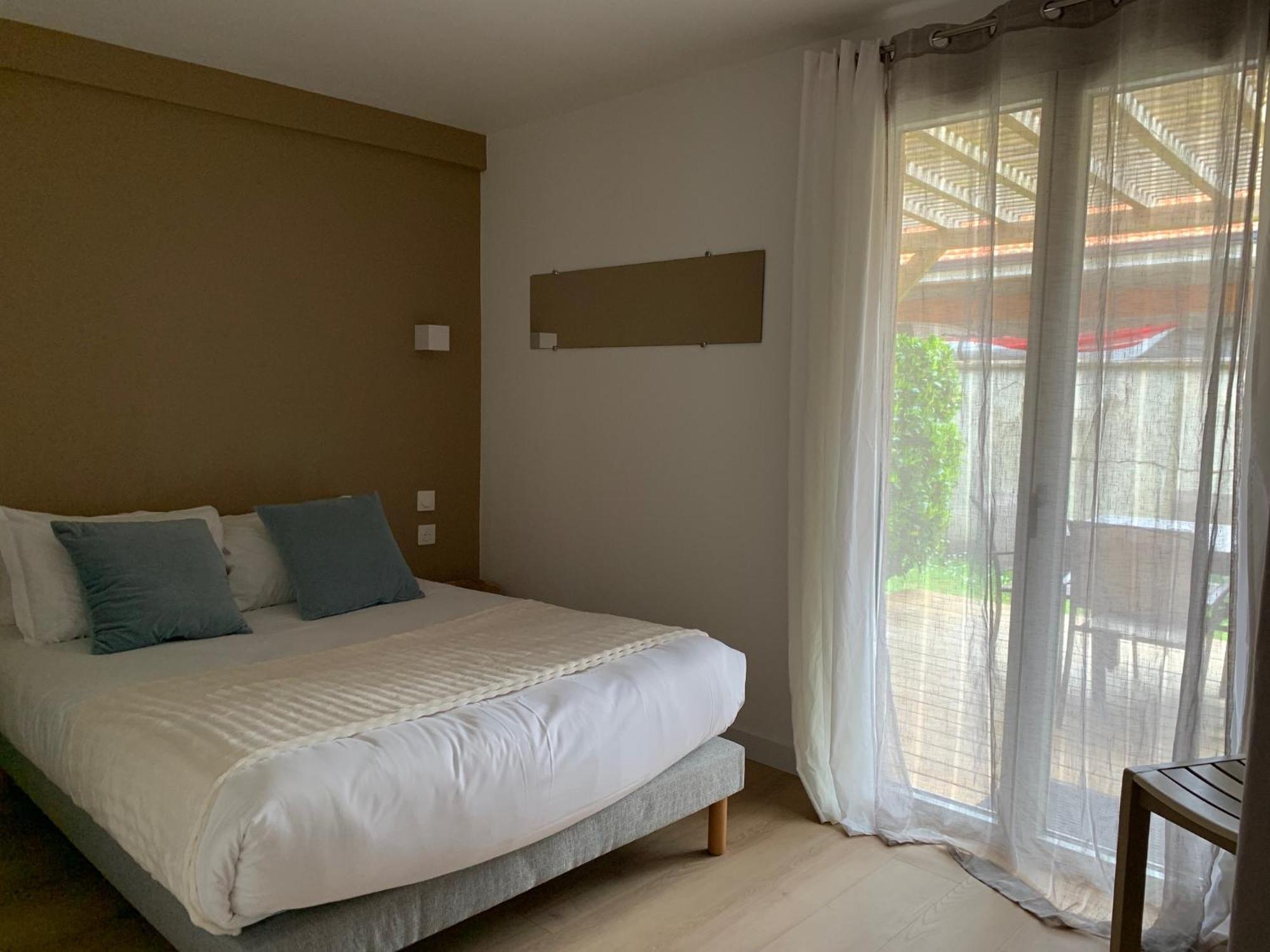 Logis Hotels - Hotel Et Restaurant L'Oceana Lanton Exteriör bild